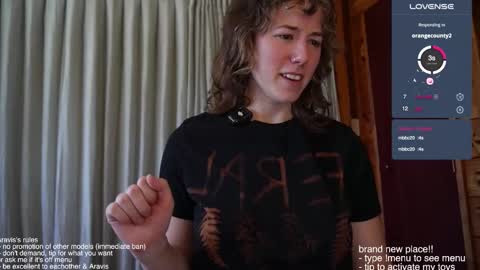 Snapshot of araviself chatting on 11/22/25, 01:04 aravis online show from 11/22/25, 01:04