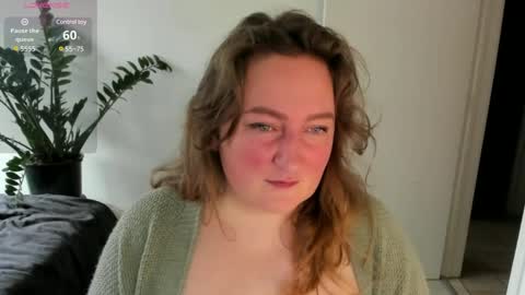 Tasy L online show from 02/19/25, 08:33