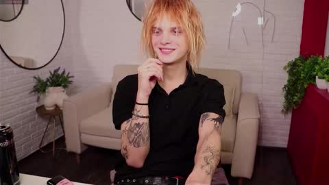 Snapshot of archiehali chatting on 10/15/25, 08:20 archiehali online show from 10/15/25, 08:20