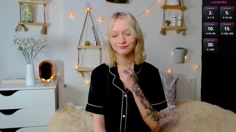 Jenny online show from 11/06/25, 07:42