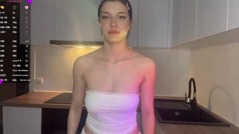 Snapshot of ardisparty chatting on 04/17/26, 07:06 Caroline online show from 04/17/26, 07:06