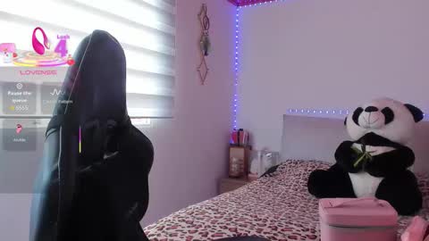 Arenne    online show from 10/23/25, 07:01