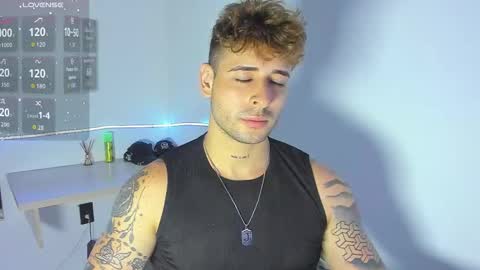 Snapshot of ares_blue chatting on 10/13/25, 01:22 ares blue online show from 10/13/25, 01:22