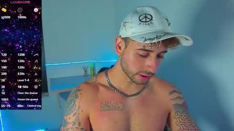 Snapshot of ares_blue chatting on 10/18/25, 01:23 ares blue online show from 10/18/25, 01:23