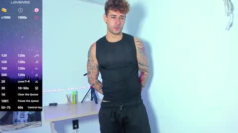 Snapshot of ares_blue chatting on 10/31/25, 01:56 ares blue online show from 10/31/25, 01:56