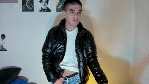 Snapshot of ares_johnsonn chatting on 12/04/24, 09:35 Ares online show from 12/04/24, 09:35