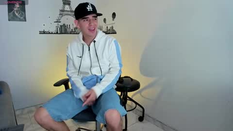 Snapshot of ares_johnsonn chatting on 12/27/24, 06:42 Ares online show from 12/27/24, 06:42