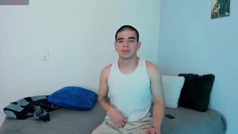 Snapshot of ares_johnsonn chatting on 01/04/25, 08:05 Ares online show from 01/04/25, 08:05