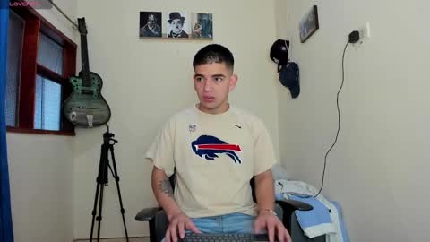 Snapshot of ares_johnsonn chatting on 01/28/25, 02:31 Ares online show from 01/28/25, 02:31