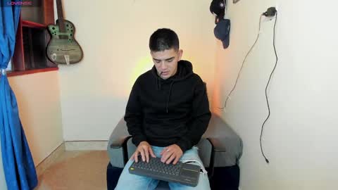 Snapshot of ares_johnsonn chatting on 01/31/25, 09:26 Ares online show from 01/31/25, 09:26