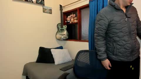 Snapshot of ares_johnsonn chatting on 02/24/25, 03:53 Ares online show from 02/24/25, 03:53