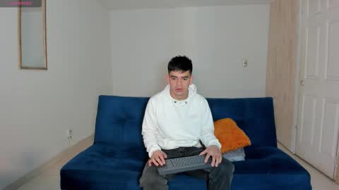 Snapshot of ares_johnsonn chatting on 09/09/25, 12:15 Ares online show from 09/09/25, 12:15