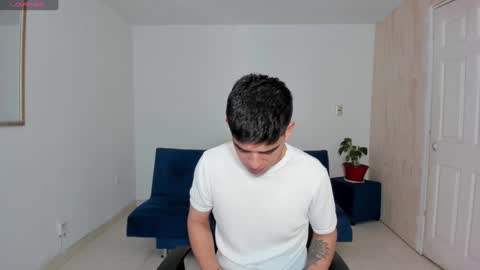 Snapshot of ares_johnsonn chatting on 09/11/25, 01:00 Ares online show from 09/11/25, 01:00