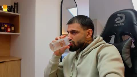 Snapshot of aressteel chatting on 11/13/25, 10:25 Ares Steel online show from 11/13/25, 10:25