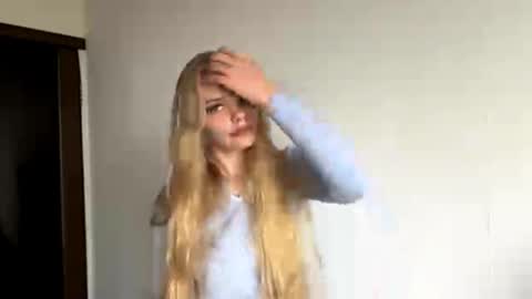 Amelia online show from 10/31/25, 11:22