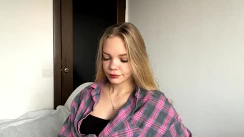 Amelia online show from 11/17/25, 05:24