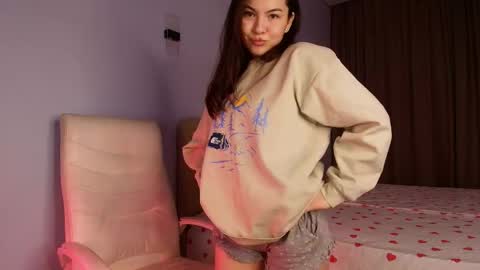 Snapshot of ari_kitsu chatting on 06/02/26, 07:38 Defne online show from 06/02/26, 07:38