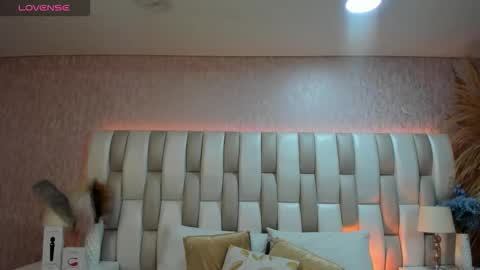 ari_lynn_ online show from 12/01/25, 03:11