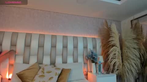 ari_lynn_ online show from 12/02/25, 03:12