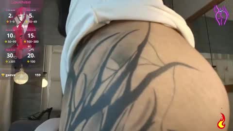 Snapshot of aria07_ chatting on 10/31/25, 03:18 Ari online show from 10/31/25, 03:18