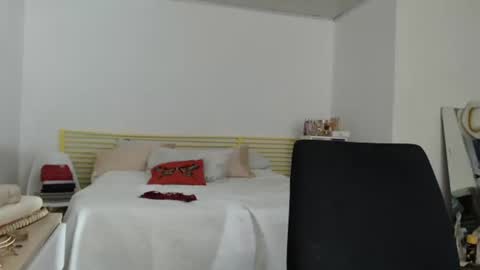 Snapshot of aria_andradee chatting on 09/26/25, 03:10 aria_andradee online show from 09/26/25, 03:10