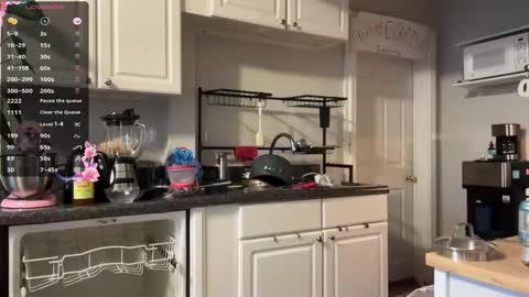 Snapshot of aria_fields_ chatting on 10/31/25, 05:47 Aria Fields online show from 10/31/25, 05:47