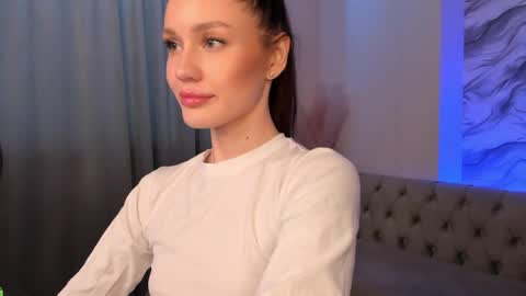 aria_mila online show from 05/11/26, 05:46