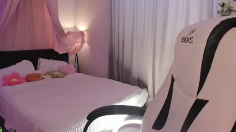 aria_mila online show from 05/28/26, 03:04
