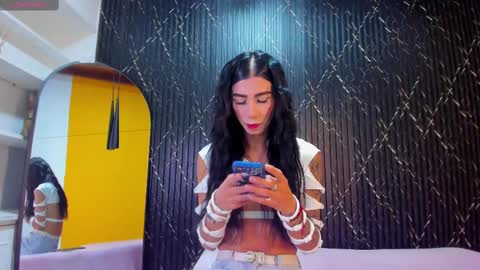 Snapshot of aria_millers_ chatting on 10/04/25, 12:03 Aria Millers online show from 10/04/25, 12:03