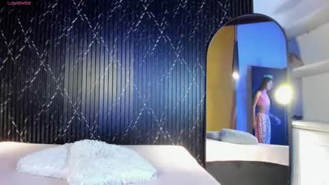 Aria Millers  online show from 12/02/25, 12:10