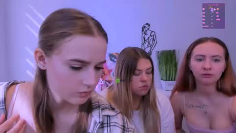 Luna online show from 09/22/25, 08:38