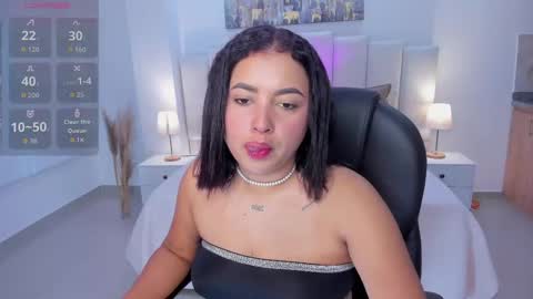 Snapshot of aria_vixen_ chatting on 09/29/25, 08:02 Aria  online show from 09/29/25, 08:02