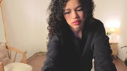 ariaa_23 online show from 12/03/25, 12:36