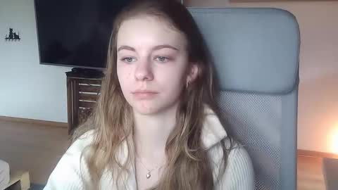 AriaCreazy online show from 10/27/25, 09:24