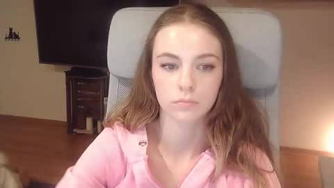 AriaCreazy online show from 10/29/25, 09:27