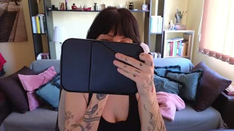 Snapshot of ariadna89 chatting on 01/12/25, 11:07 Adriana online show from 01/12/25, 11:07