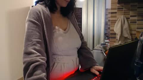 Snapshot of ariadna89 chatting on 12/15/25, 01:04 Adriana online show from 12/15/25, 01:04