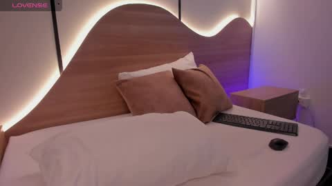 Snapshot of ariadna_boneville chatting on 04/12/26, 02:27 A R I A D N A online show from 04/12/26, 02:27