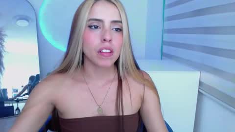 Snapshot of ariah_cute chatting on 03/17/26, 07:39 ariah_cute online show from 03/17/26, 07:39