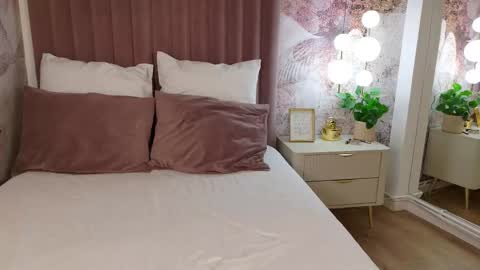 Aria online show from 11/26/25, 04:24