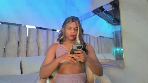 ariana_grande233 online show from 05/28/26, 11:40