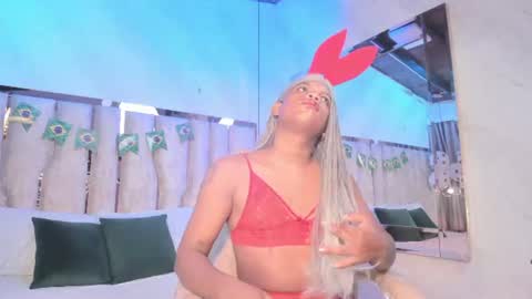 ariana_grande233 online show from 06/26/26, 11:47
