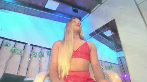 ariana_grande233 online show from 07/02/26, 11:38