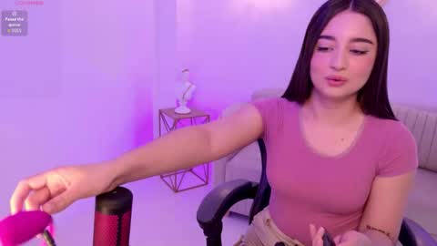 Snapshot of ariana_monroe01 chatting on 10/24/25, 02:35 Ariana online show from 10/24/25, 02:35