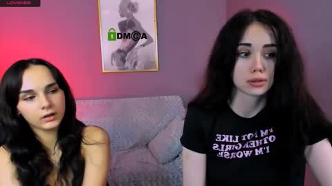 Snapshot of ariana_ross7 chatting on 11/16/25, 08:25 ariana_ross7 online show from 11/16/25, 08:25