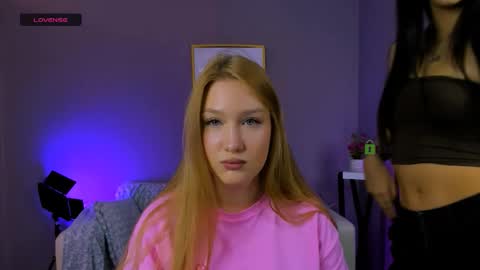 Snapshot of ariana_ross7 chatting on 11/21/25, 10:25 ariana_ross7 online show from 11/21/25, 10:25