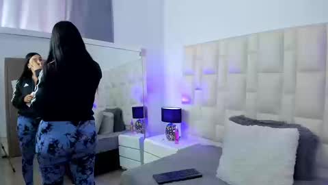  ariana  online show from 09/23/25, 05:27