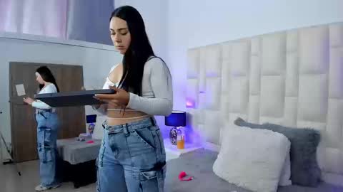  ariana  online show from 09/25/25, 08:34