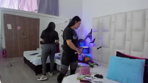  ariana  online show from 10/23/25, 05:01