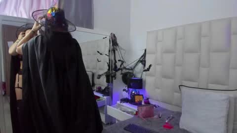  ariana  online show from 10/30/25, 04:30